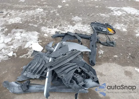 2018 Mercedes-Benz C 300 4Matic z USA, uszkodzony, nr VIN 55SWF4KB6JU275369